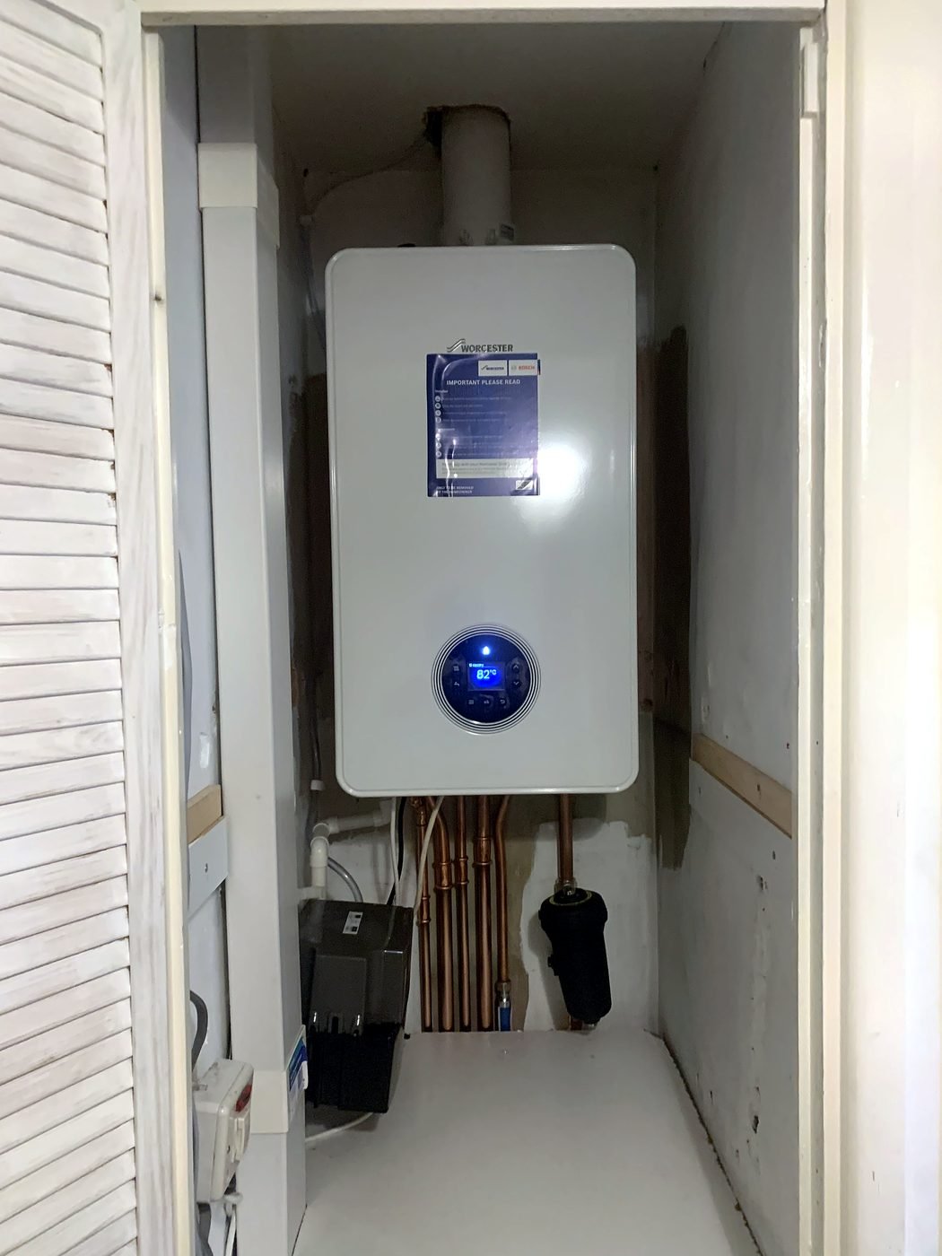 Worcester Greenstar fitted in an airing cupboard