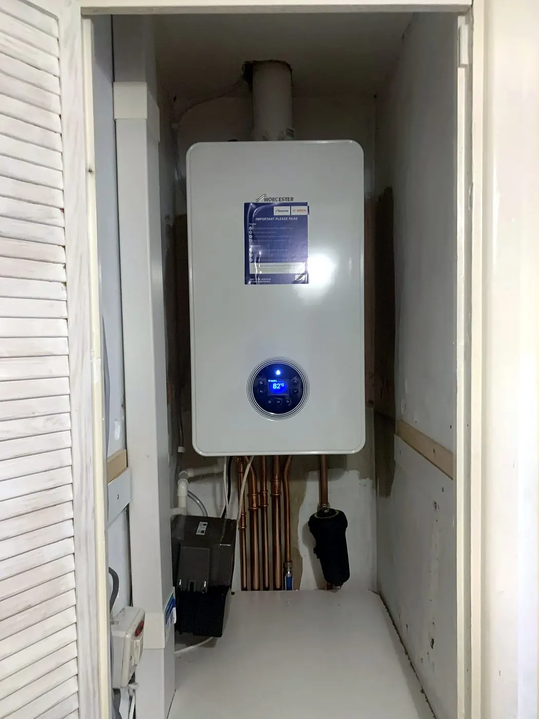 Worcester Greenstar fitted in an airing cupboard