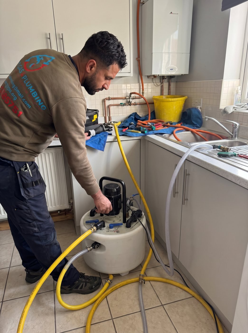 Power flushing equipment connected to a central heating system